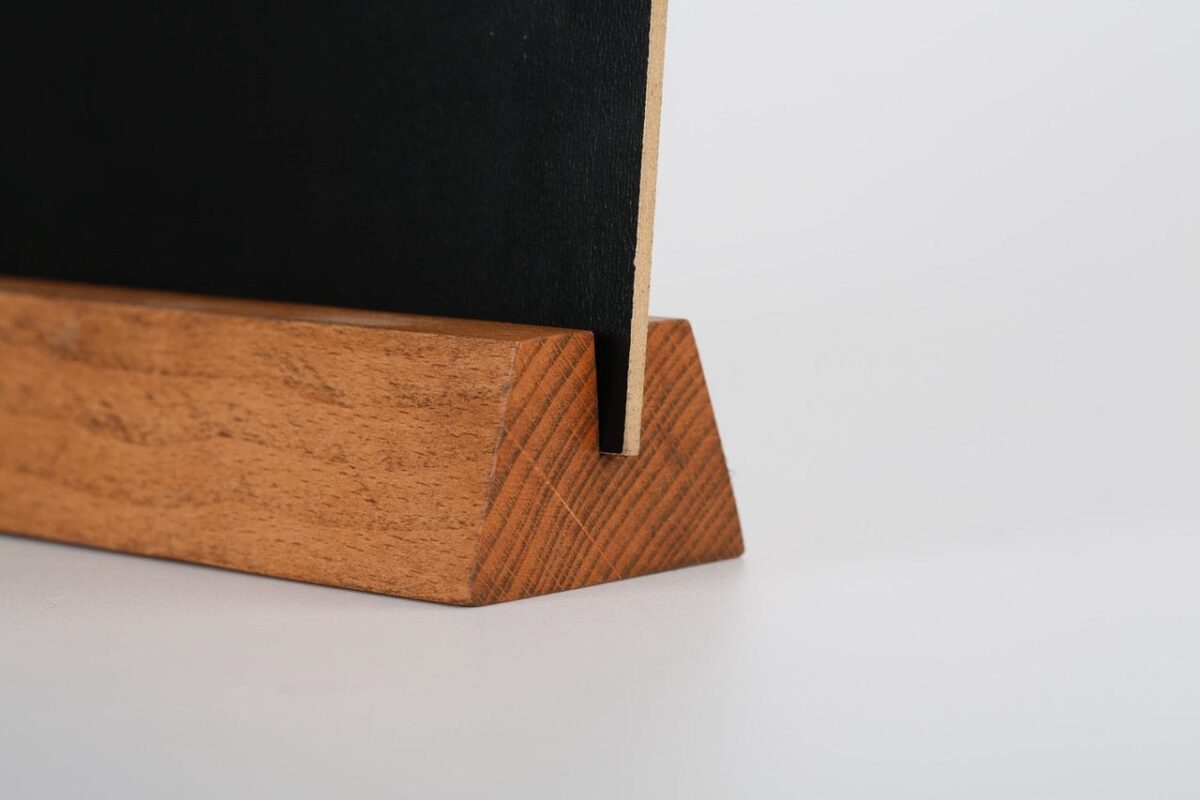 Tischaufsteller Kreidetafel Pyramid gebeizt – Hochwertig & günstig bei ShopDeca