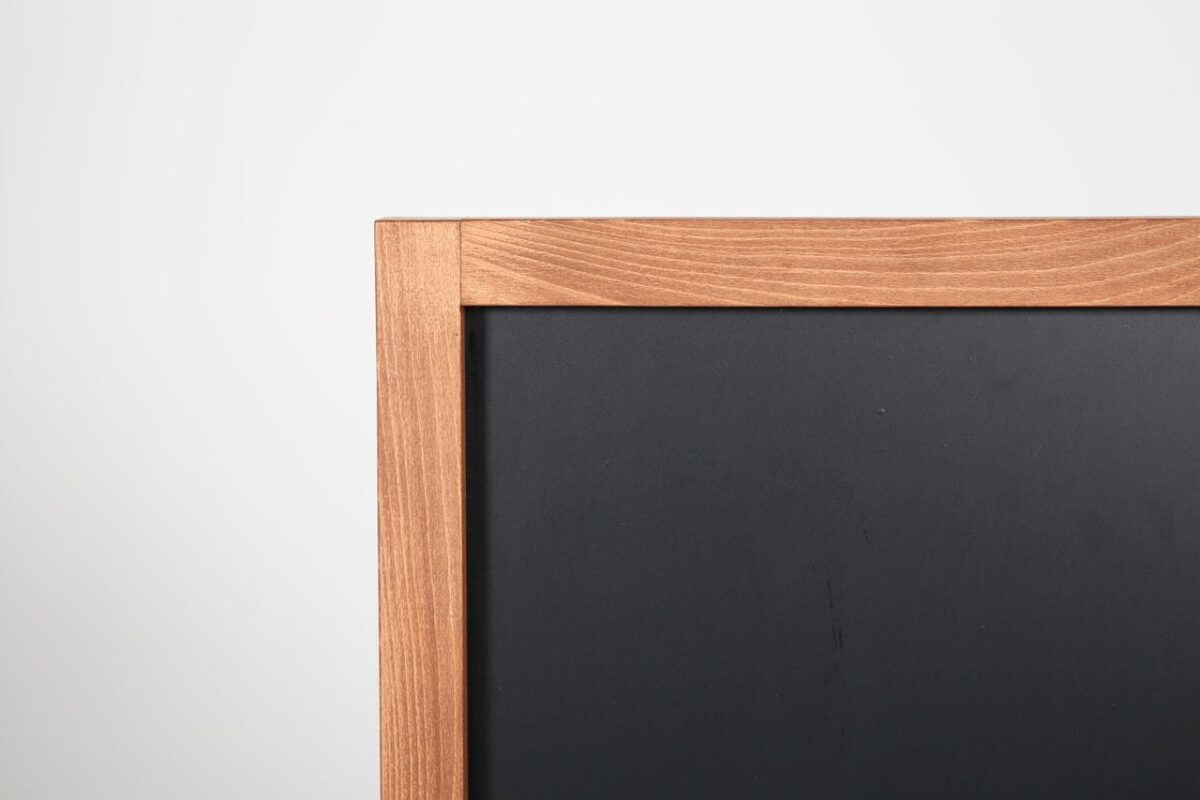 Kundenstopper Kreidetafel Wood WindPro – Hochwertig & günstig bei ShopDeca