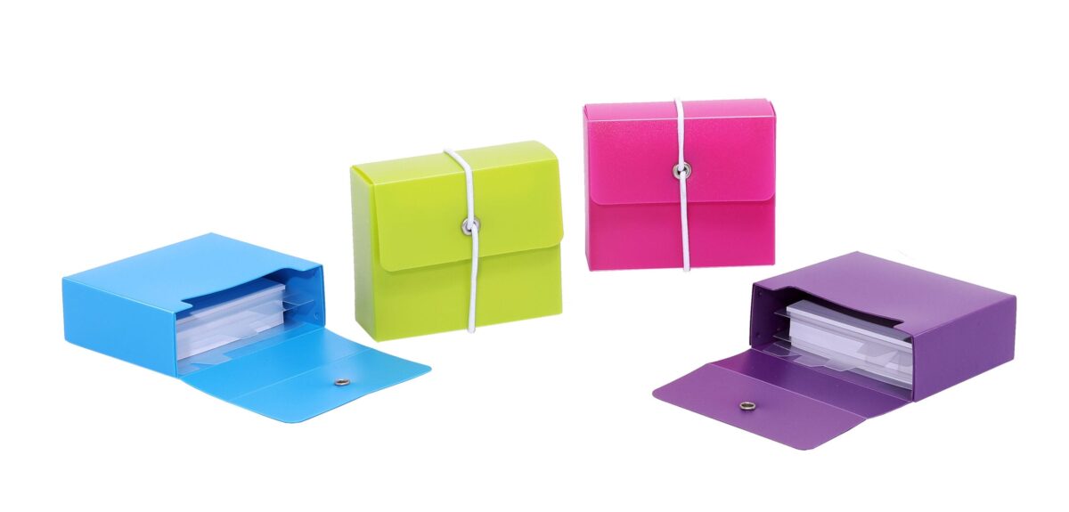 METZGER&MENDLE Karteikartenbox mit Gummi A8 66090380 ass. 4 Farben 5x6.9cm – Hochwertig & günstig bei ShopDeca