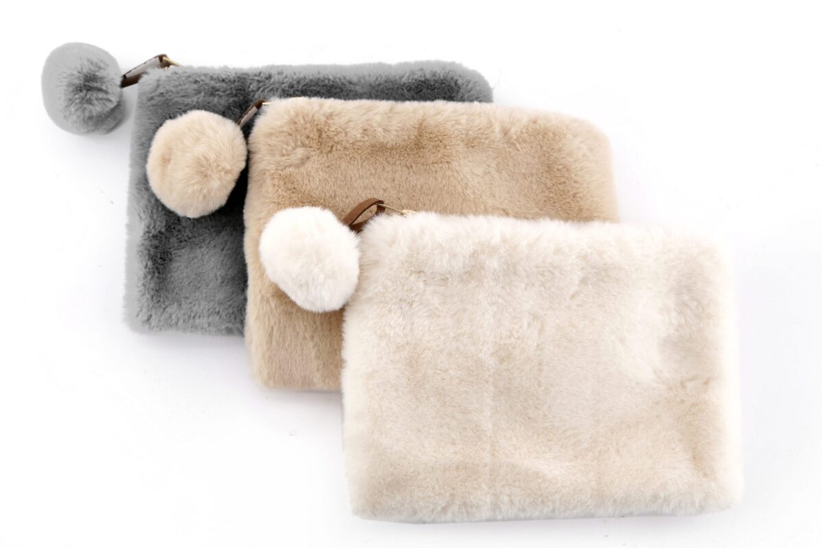ROOST Schminktasche flauschig TX1303 23x16cm ASS. – Hochwertig & günstig bei ShopDeca